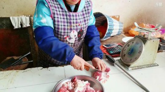 户外遛狗王飞哥发布了一个斗鱼视频2019-04-21