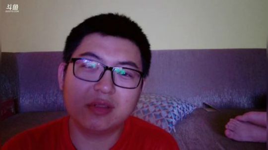 我在斗鱼看火力堂主直播户外