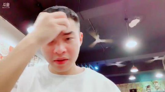 吃个宵夜，聊会儿天。～ 2019-04-19 23点场