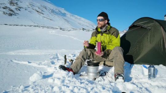 Erik Normark _ 在冬季的雪山里露营-