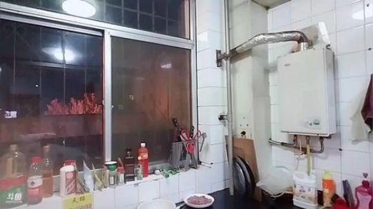 我在斗鱼看威海大叔直播美食