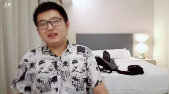 我在斗鱼看火力堂主直播户外