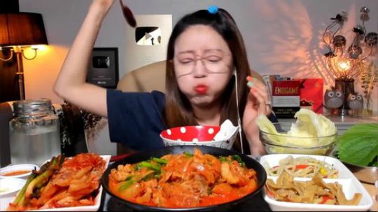 【Dorothy】猪肉泡菜卷吃播+ 火鸡辣白菜炒炸酱面吃播-