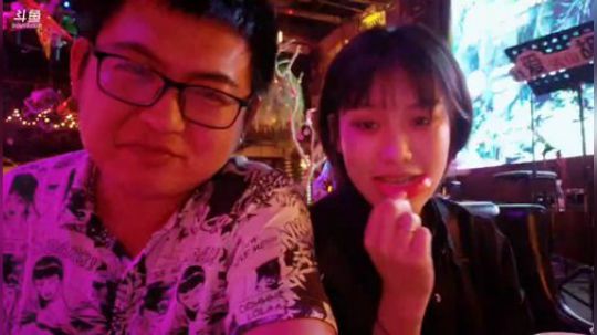 我在斗鱼看火力堂主直播户外