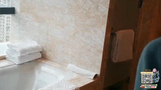 请大家看录像，扫描二维码下载游戏！ 2019-04-25 11点场