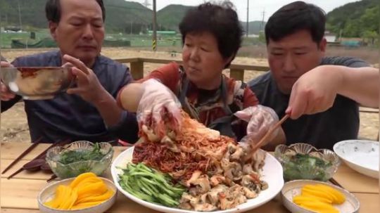 - 闷头就是造的一家人 - 有弹性的白果和辣乎乎的酱料制作