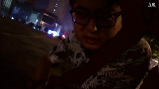 我在斗鱼看火力堂主直播户外