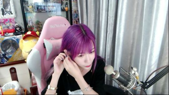 喵老师的圣诞树发布了一个斗鱼视频2019-04-26