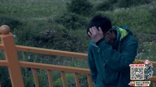 飞机上，扫描二维码下载《魔神世界》！ 2019-04-27 14点场