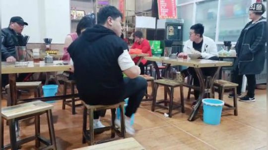 我在斗鱼看火力堂主直播户外