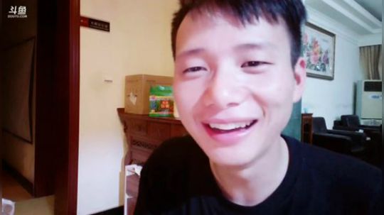 到达成都，扫描二维码下载《魔神世界》！ 2019-04-27 23点场