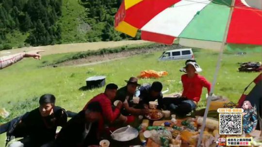 到达成都，扫描二维码下载《魔神世界》！ 2019-04-28 16点场