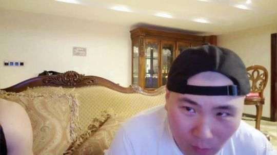 刚到昆明，晚上找地方吃饭 2019-04-28 01点场