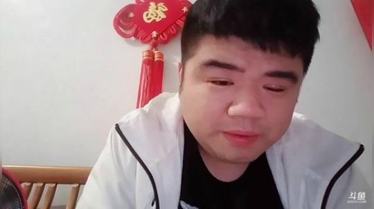 我在斗鱼看做个疯子直播户外