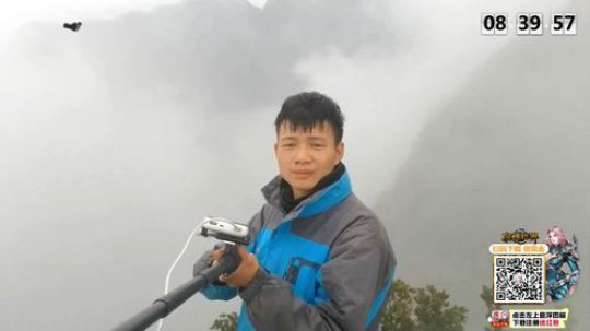 到达成都，扫描二维码下载《魔神世界》！ 2019-04-28 18点场