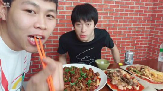 我在斗鱼看美食老王直播美食