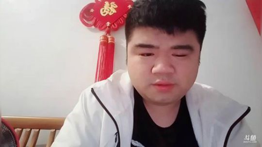 我在斗鱼看做个疯子直播户外