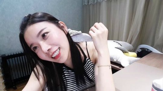 我在斗鱼看丽亚celiahunne直播音乐