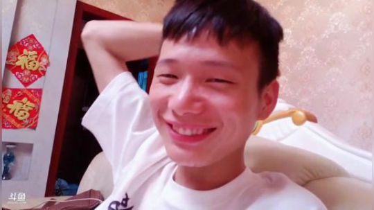 到达成都，扫描二维码下载《魔神世界》！ 2019-04-28 22点场