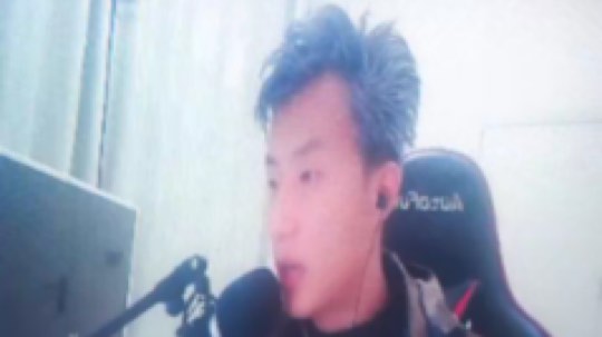 我叫阿科，斗鱼直播生涯，四年有余，这一个月都没有发鱼吧了，只