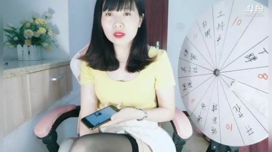 S1MPLEBOY发布了一个斗鱼视频2019-04-30