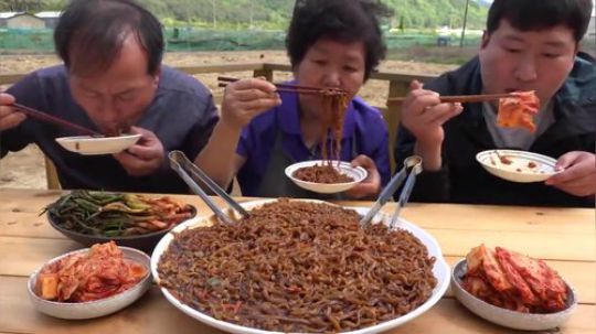 - 闷头就是造的一家人 - -炸酱面干面意大利拌面！