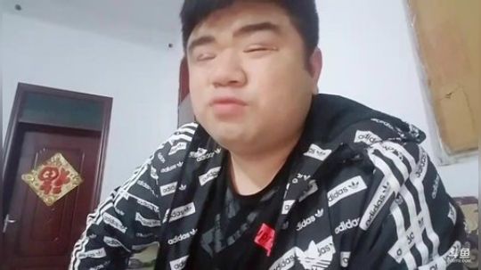 我在斗鱼看做个疯子直播户外