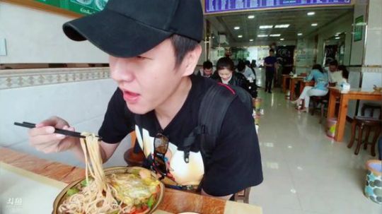 HHHISHHH发布了一个斗鱼视频2019-05-01