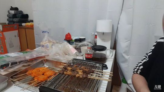 我在斗鱼看无尽无尽的无尽直播美食