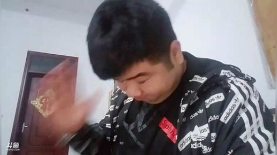 我在斗鱼看做个疯子直播户外