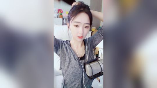 登月团丶离去发布了一个斗鱼视频2019-05-02