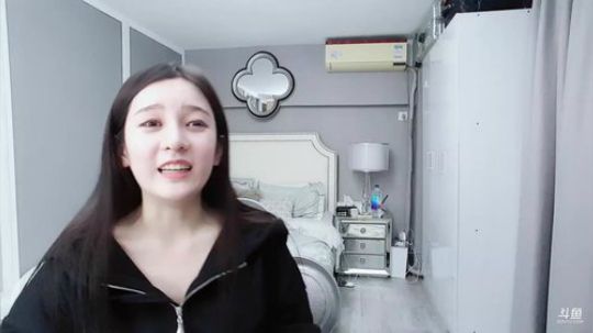 我在斗鱼看昕电图丶昕昕Sama直播户外