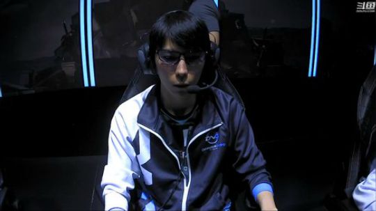 黑板君爱喝酸奶发布了一个斗鱼视频2019-05-02