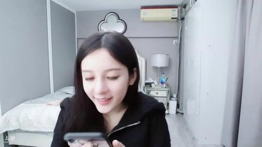 我在斗鱼看昕电图丶昕昕Sama直播户外