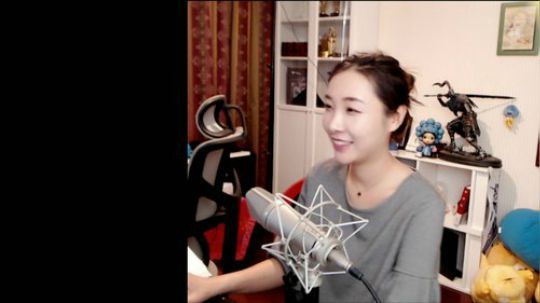 我在斗鱼看女流66直播主机游戏