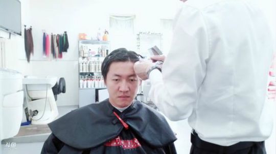 换手机电池 拉头发 户外 2019-05-07 11点场