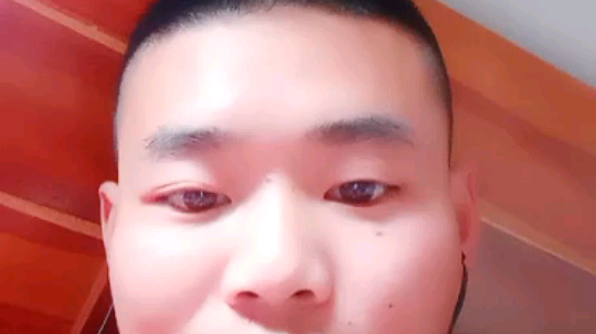 没事自拍干嘛?????