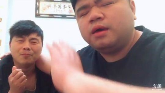 我在斗鱼看做个疯子直播户外