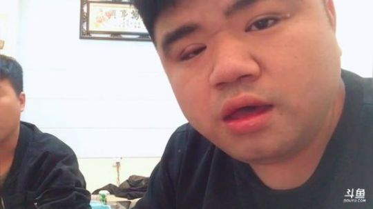 我在斗鱼看做个疯子直播户外
