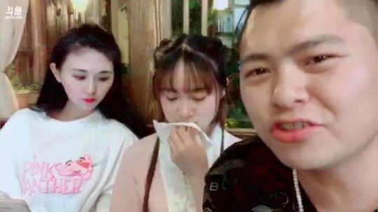 户外遛狗王飞哥发布了一个斗鱼视频2019-05-08