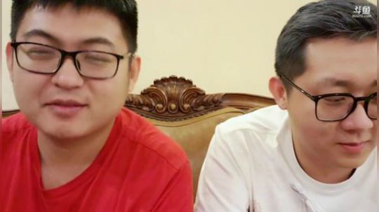 我在斗鱼看火力堂主直播户外