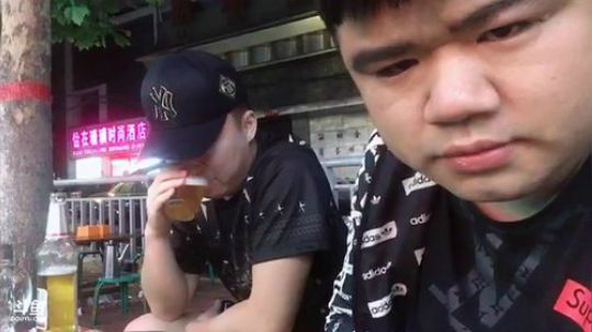 我在斗鱼看做个疯子直播户外