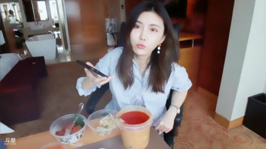 又是你们最喜欢的吃播 2019-05-09 13点场