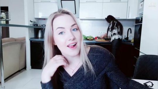 请俄罗斯美女回家美食pk走起。 2019-05-09 17点场