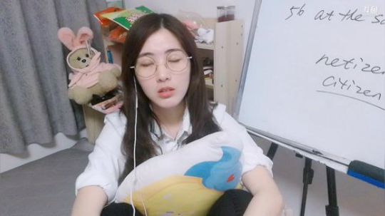 娜娜：下班给学生解答回迟了，改座谈会吧 2019-05-10 21点场