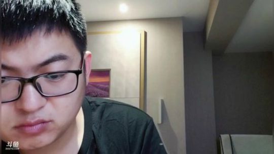 我在斗鱼看火力堂主直播户外