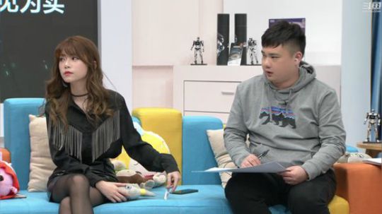 斗鱼二台-周淑怡奶弟李老八解说FPXvsTOP季军赛赛-1
