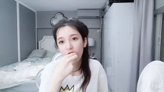 我在斗鱼看昕电图丶昕昕Sama直播户外