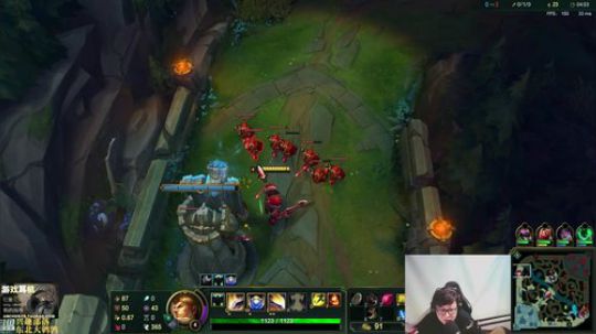 我在斗鱼看东北大鹌鹑直播英雄联盟