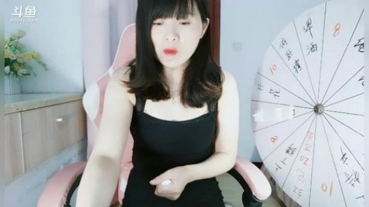 S1MPLEBOY发布了一个斗鱼视频2019-05-17